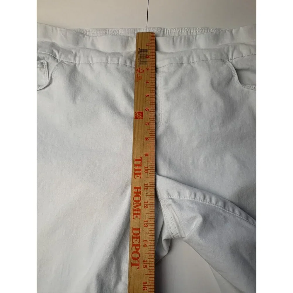 Gloria Vanderbilt Amanda White‎ Denim Shorts Size 20W All-Around Slimming Effect